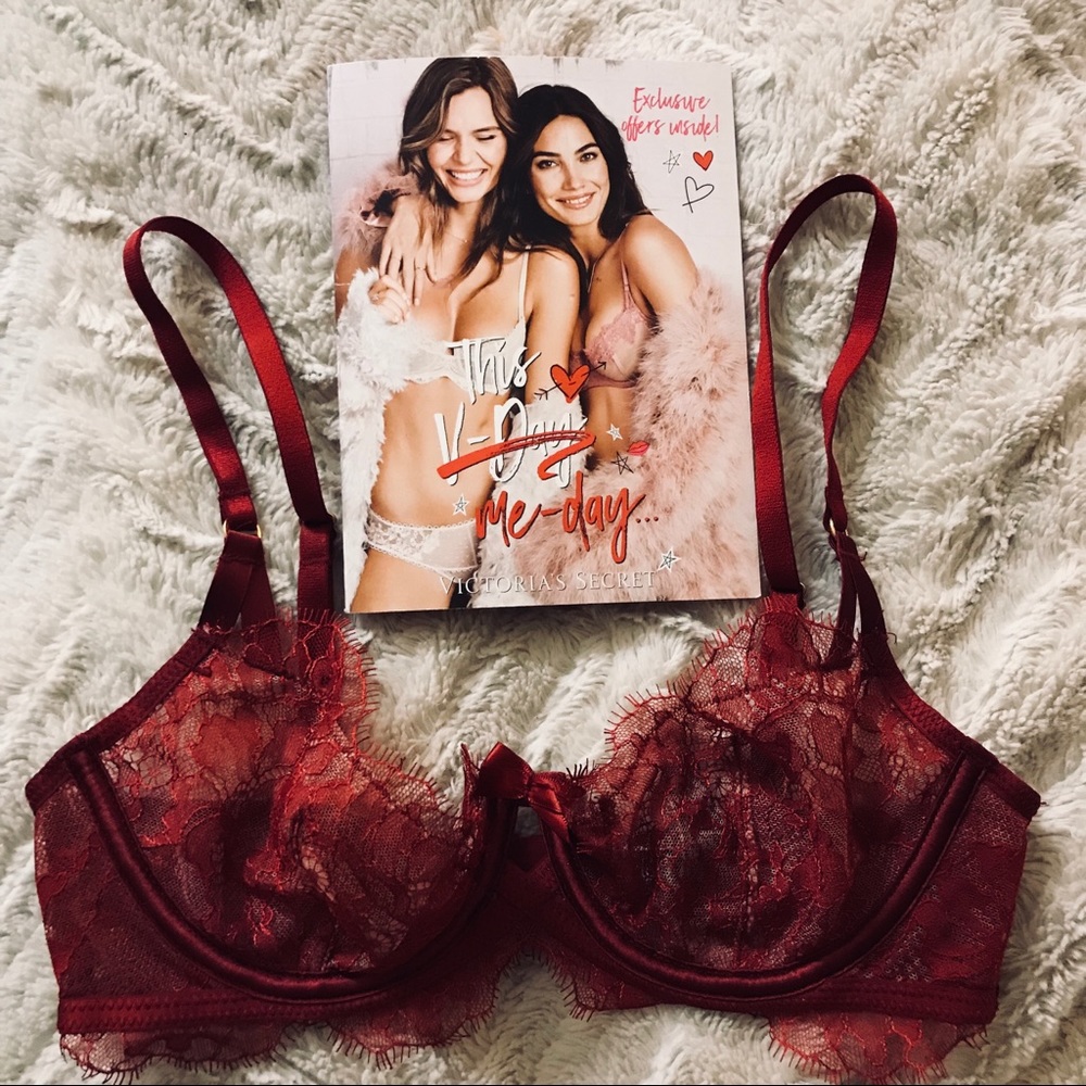 NWOT RED LACE VS BRA